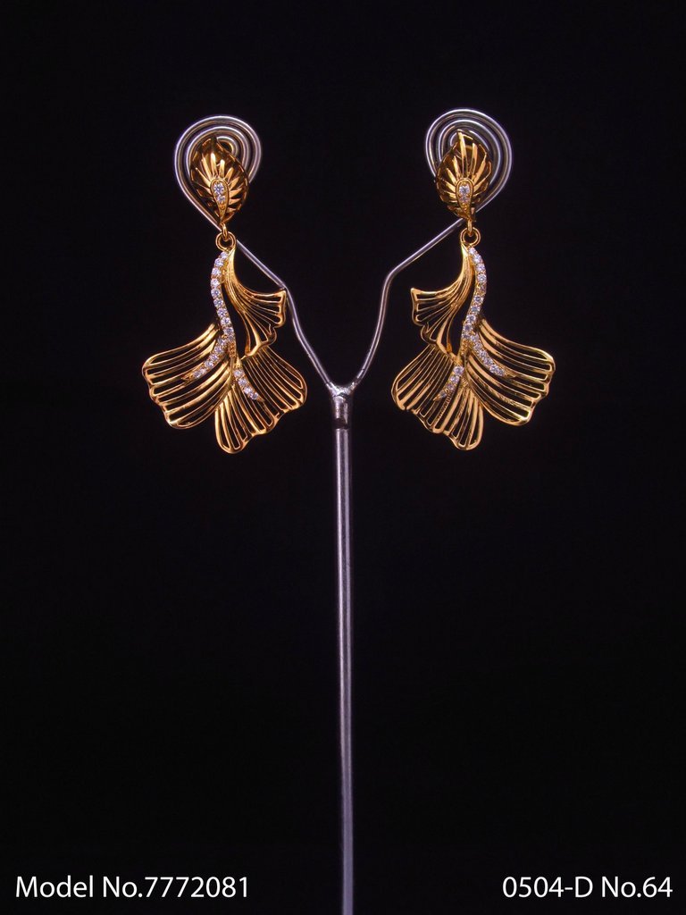 Ginkgo Grace Golden Glow Dangles - Image 2